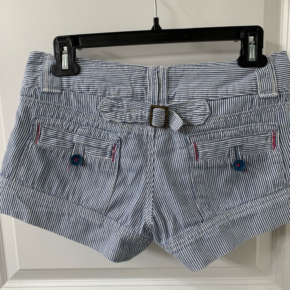 American Eagle pin stripe shorts zipper detail - Picture 4 of 7